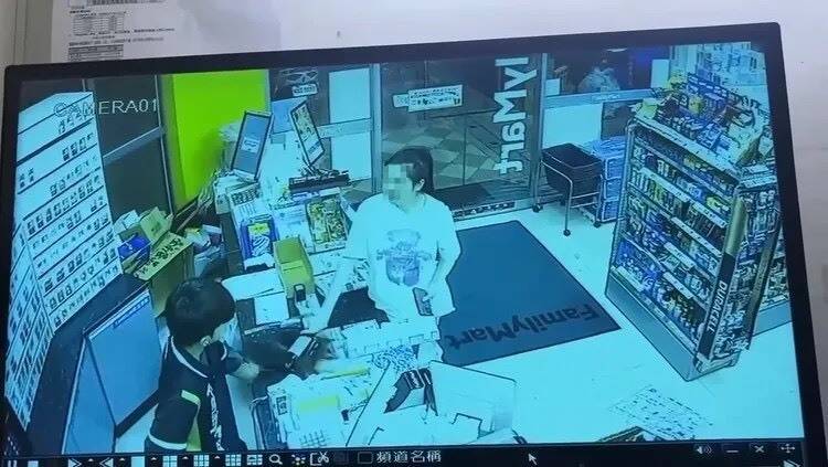 女子怒砸紅酒割傷超商店員 辯無意傷人是「手滑」網炸鍋