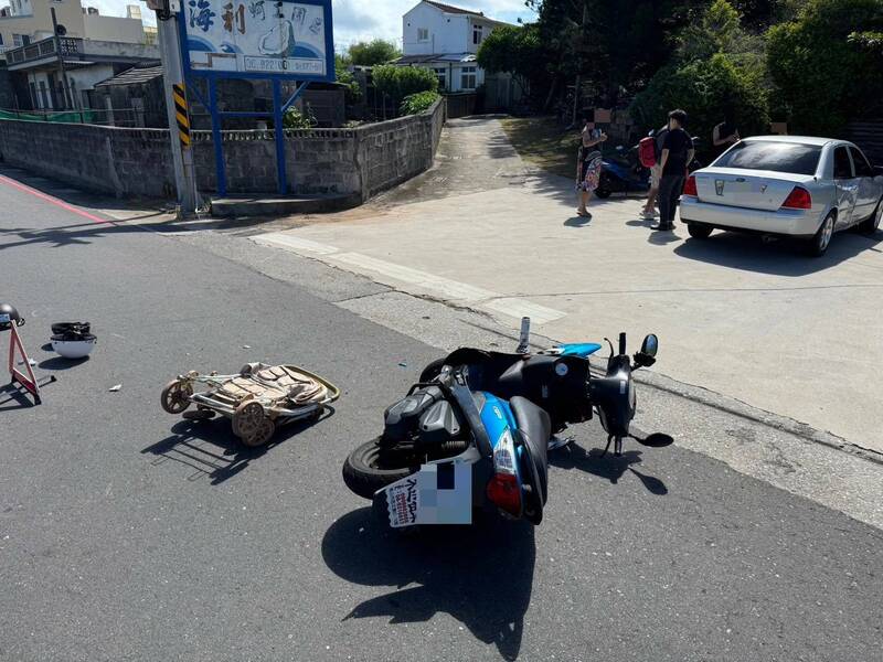 湖西鼎灣汽車撞機車車禍，導致5個月大男嬰不治身亡。（馬公警分局提供）