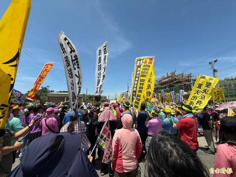 今年5月說明會,在芳苑場爆發衝突與推擠,場面一度失控。(資料照) 今年5月說明會,在芳苑場爆發衝突與推擠,場面一度失控。(資料照)