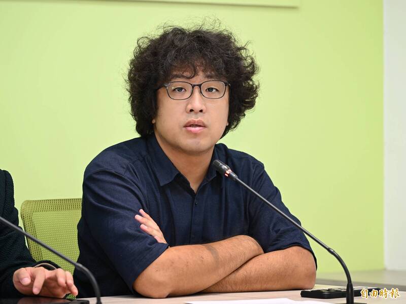 網瘋傳「台灣20至24歲最親中」 沈伯洋闢謠：直播言論被超譯