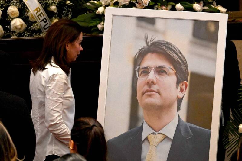 母死毒梟手！哥倫比亞總統參選人遭槍擊不治 揭烏里韋家族「血色魔咒」