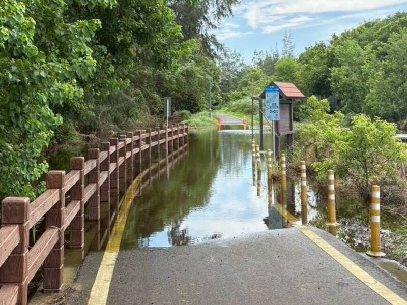 竹苗自行車道交界遇雨成「水路」 議員促中央地方協力排水改善