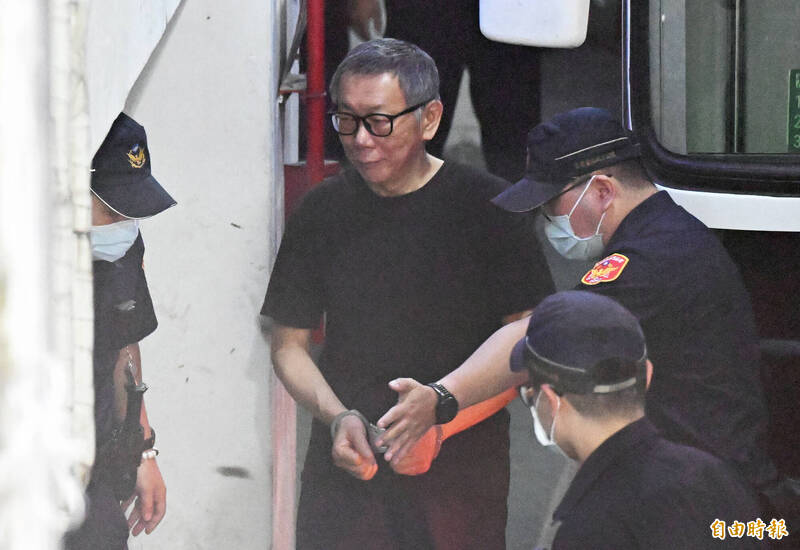 諷柯文哲爆粗口、砸水杯無用 黃帝穎：已被20位法官打臉