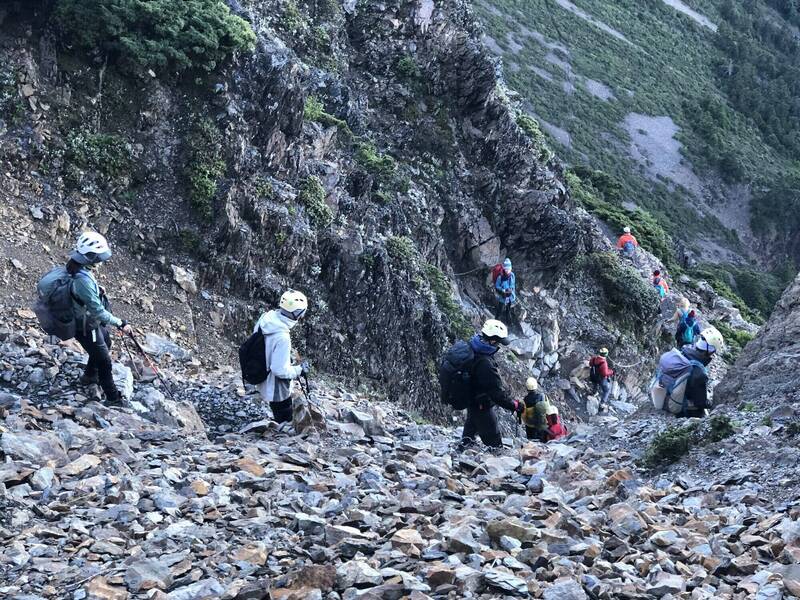 楊柳颱風》玉山急撤近300人 南二段8人滯留避災