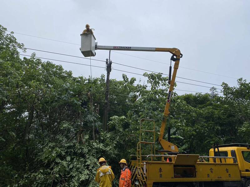 楊柳颱風快閃過境 嘉義累計5000多戶停電