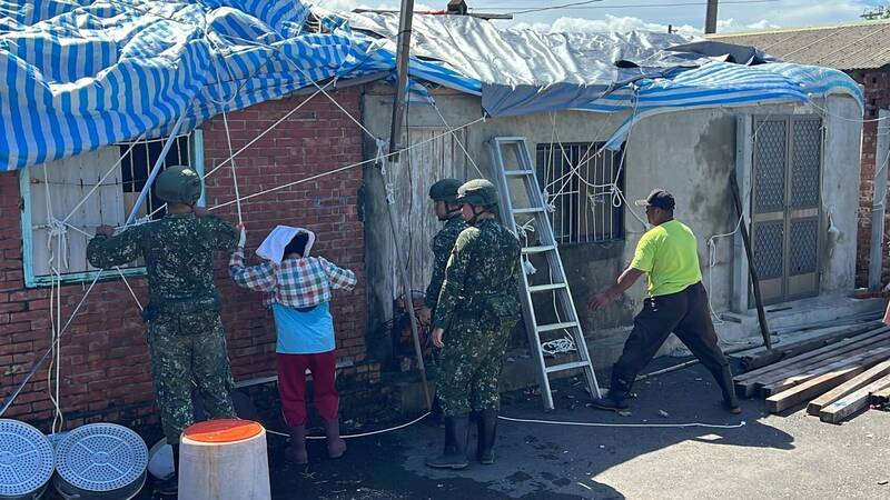 楊柳颱風過境 國軍出動450員兵力協助防災、災後復原