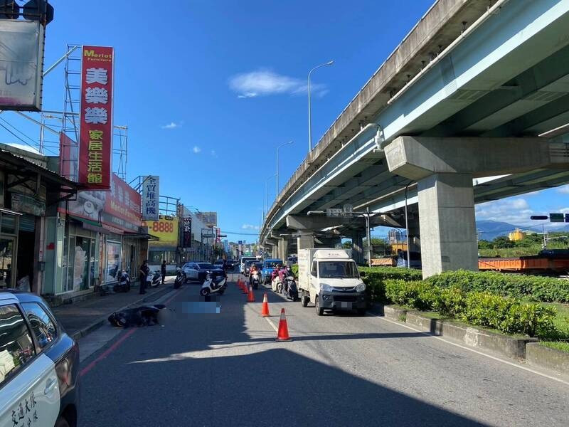 五股死亡車禍 砂石車外切輾死70歲機車騎士
