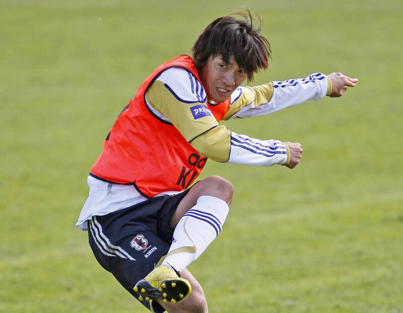 中村俊輔拿AED衝觀眾席救人 日本球迷淚憶「14年前憾事」