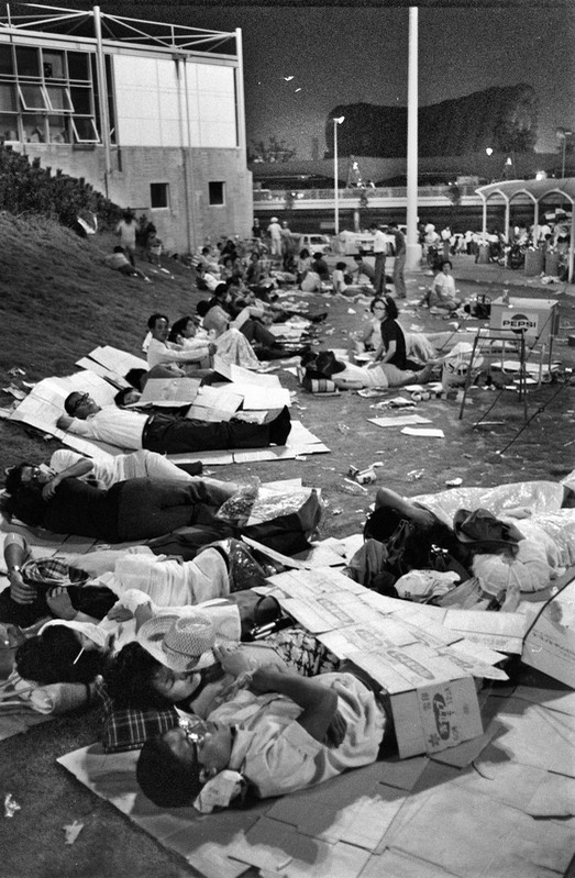 民眾困世博園區非首次 日網友曬老照片：1970年世博遊客也曾過夜