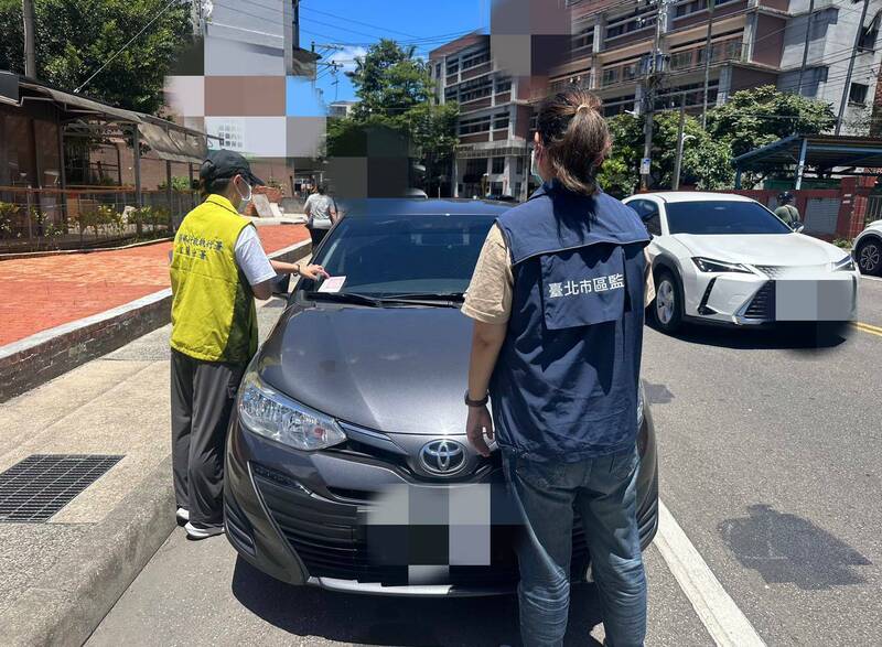 基隆男欠罰鍰13萬被扣車 當場繳3萬5保愛車