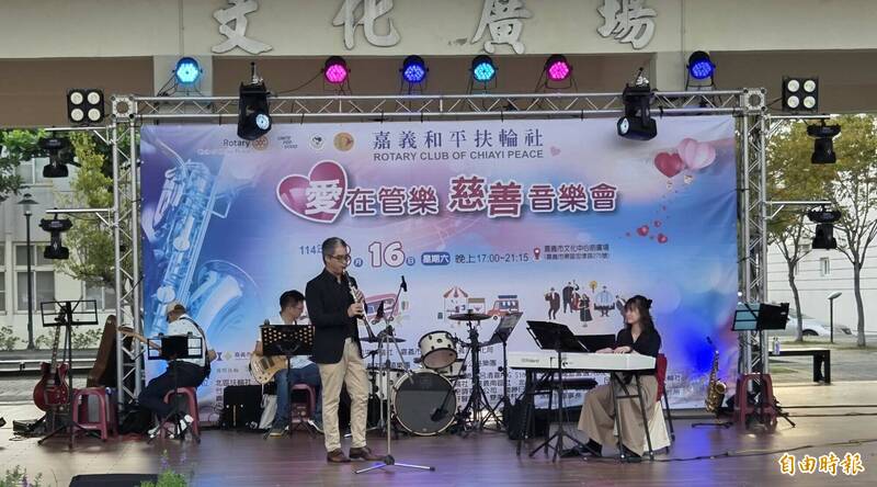 嘉義和平扶輪社慈愛音樂會 弱勢童邊聽音樂邊享用美食