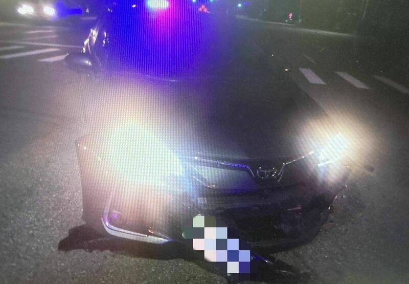 王姓男子昨晚開自小客車從路邊起步，疑不慎和莊姓騎士撞上，莊男傷重不治，王男依過失致死移送法辦。（圖由民眾提供）
