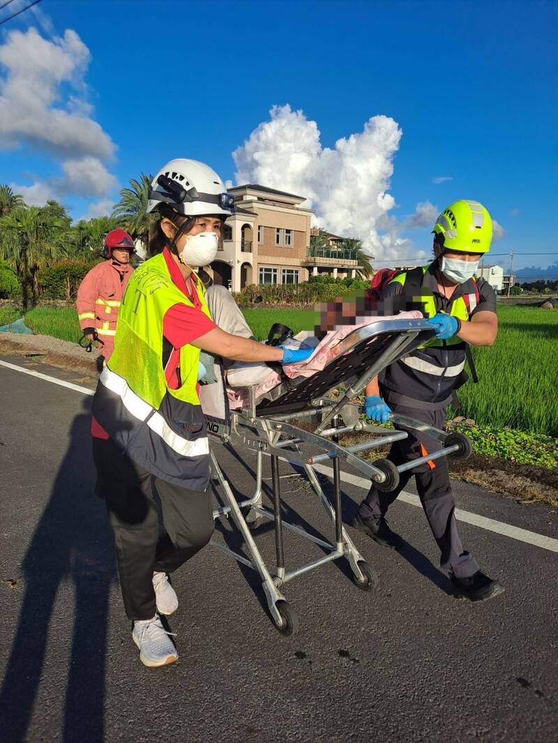 火災發生後，王姓婦人丈夫被送醫急救。（民眾提供）