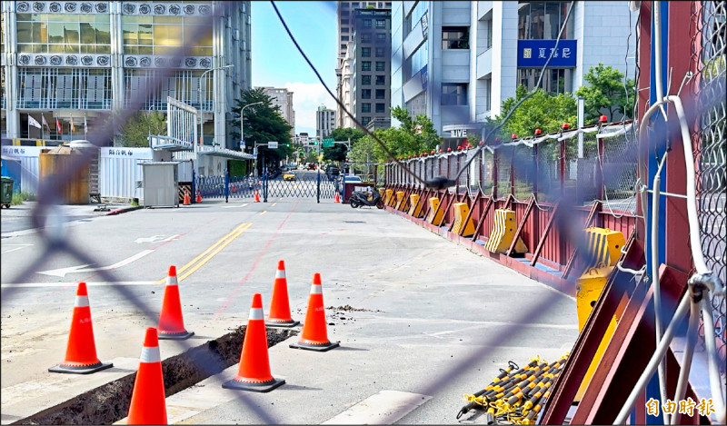 《北市》捷運北環段施工釀塞車 劍南路站明會勘
