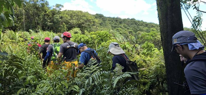 7旬山友登仙洞湖山迷途 消防局稜線上救援