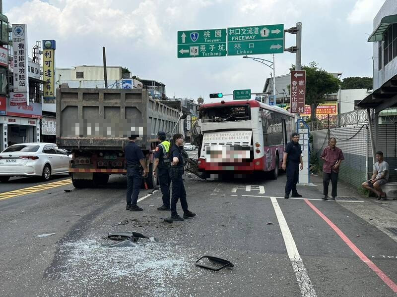 桃園龜山區萬壽路二段大貨車衝撞桃客601公車釀9傷
