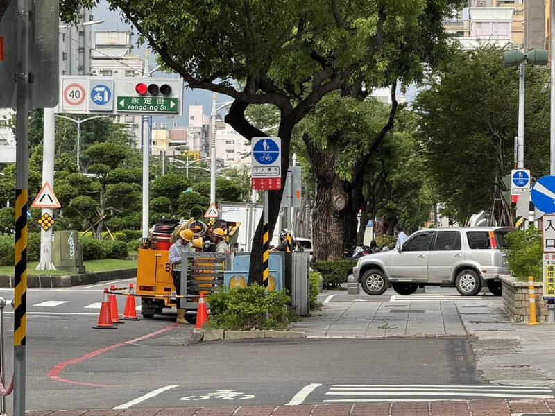 台電人員已前往維修，停電原因不明。（讀者提供）