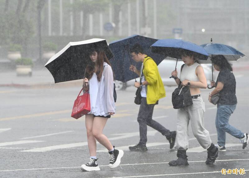 今起三天（18-20日）山區容易有午後大雷雨發生的機會，平地也會有局部較大雨勢。（資料照）