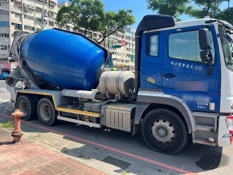 桃園市大園區上午發生混凝土預拌車撞死自行車騎士。（記者余瑞仁翻攝）