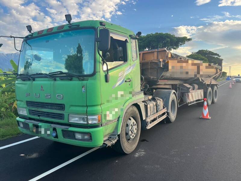 花蓮縣台11丙線東華大橋南下方向今（20）日清晨5點發生一起死亡車禍。（民眾提供）