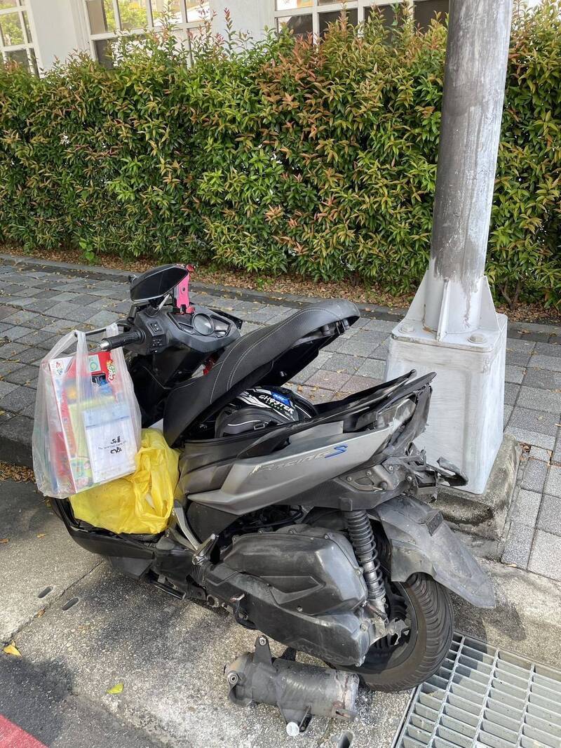 孫男騎機車要回學校拿手機，不幸遇上車禍死劫。（民眾提供）