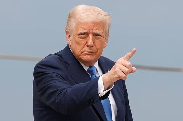 美國總統川普正兌現其「有仇必報」的競選承諾，動用司法與軍事力量，對其政敵展開一系列調查與壓制行動。（路透資料照）