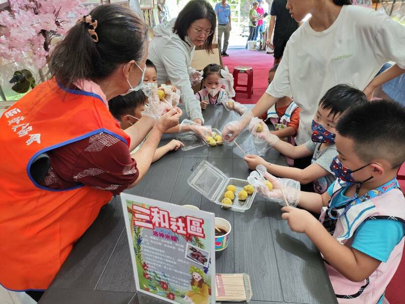 新北「農遊童玩闖關趣」8月30日及31日安排各3場每場次20名的DIY體驗供現場報名。（圖由農業局提供）