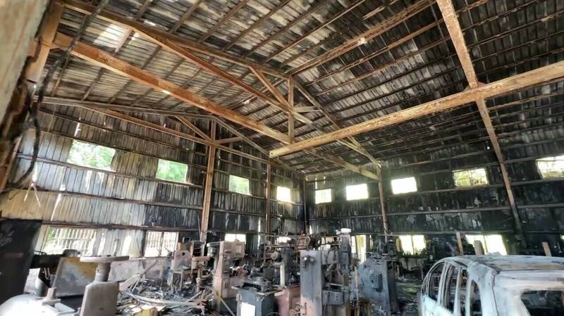 南投草屯五金工廠兼住家發生火警，住在屋內的父親生還，女兒則不幸燒成焦屍。（民眾提供）