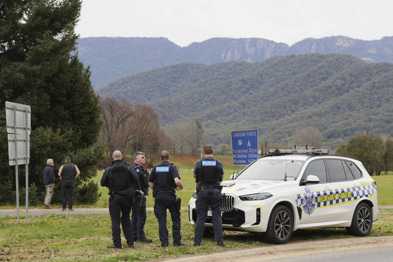 澳洲東部一處鄉村住宅發生槍擊事件，導致2名警察身亡和1名警察重傷。警察動員搜捕槍嫌。（歐新社）