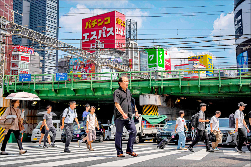 外國人只要投資500萬圓（約103萬台幣），即可在日本取得「經營管理簽證」，成為外國人取得日本永久居留權的大漏洞。（法新社）