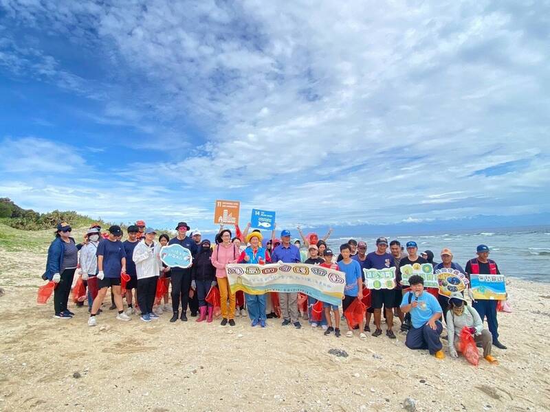 綠島淨灘清出179公斤廢棄物 展現永續行動力