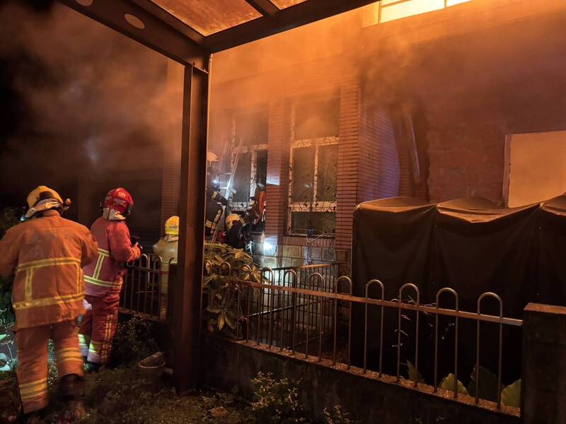 宜蘭五結民宅大火 祖孫4人嗆傷送醫