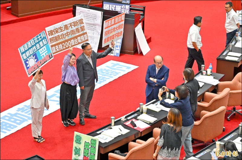 韌性特別條例三讀》普發萬元 政院主動化解違憲爭議