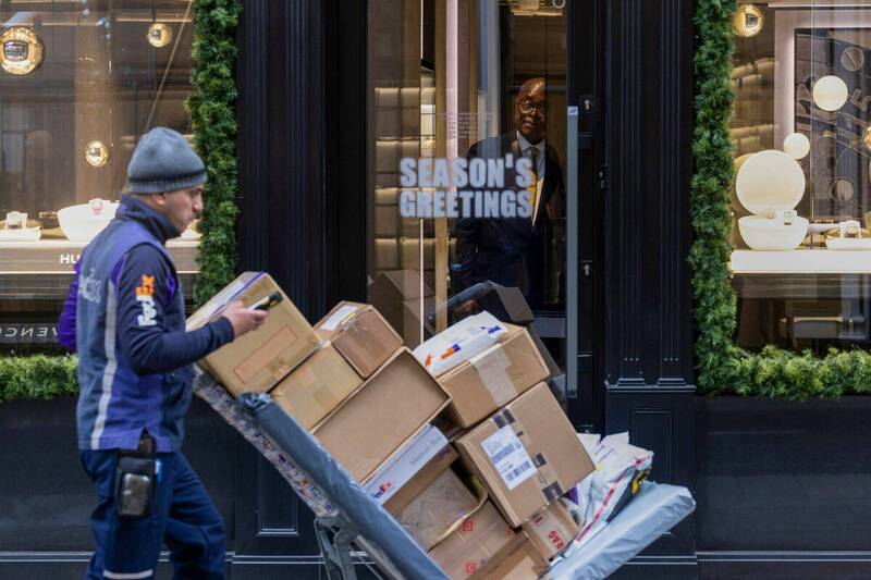 中國小額包裹湧入英國倍增 零售界籲檢討免關稅政策