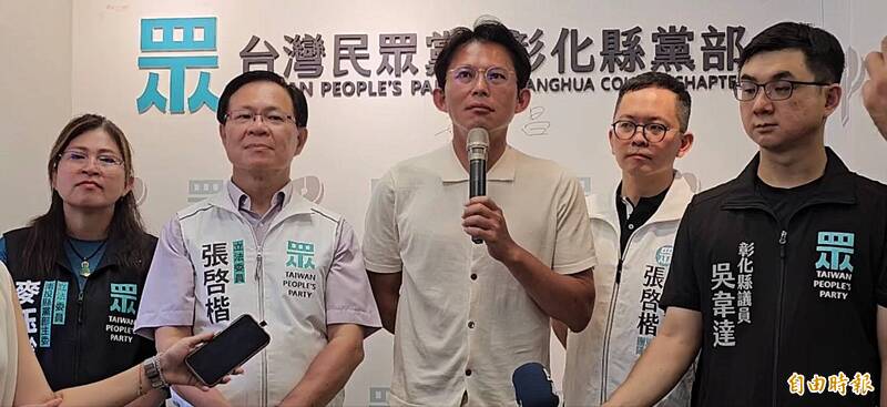 黃國昌否認「勒警察脖子」 辯稱是「手放在肩膀上」