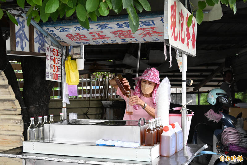 不捨！高雄省道50年「傳奇蜜茶」將熄燈 蜜友們「蜂擁回味」