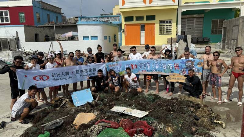 新光集團澎湖淨海3天2夜，清理海洋覆網。（葉生弘提供）