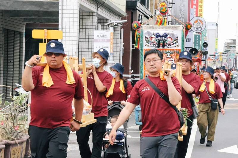 承順青年打破為單一宮廟服務的框架，許多廟會活動都能看見他們的身影。（承順青年提供）