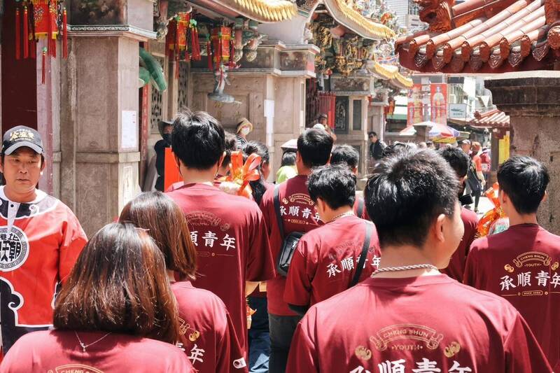 承順青年打破為單一宮廟服務的框架，許多廟會活動都能看見他們的身影。（承順青年提供）