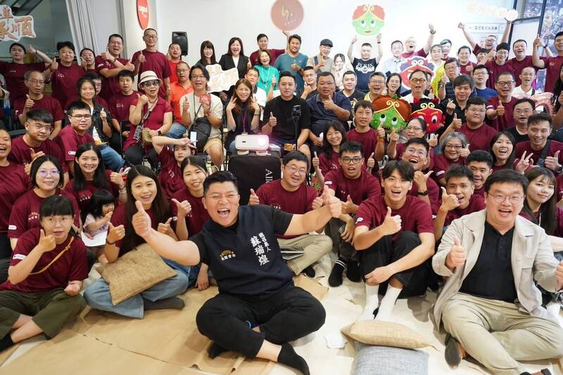 承順青年目前有近百位成員，彼此相處宛如大家庭。（承順青年提供）
