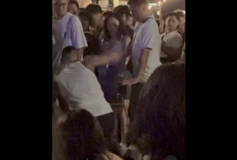 大稻埕煙火人潮推擠釀衝突 北市議員：應訂密度警戒值控制人流