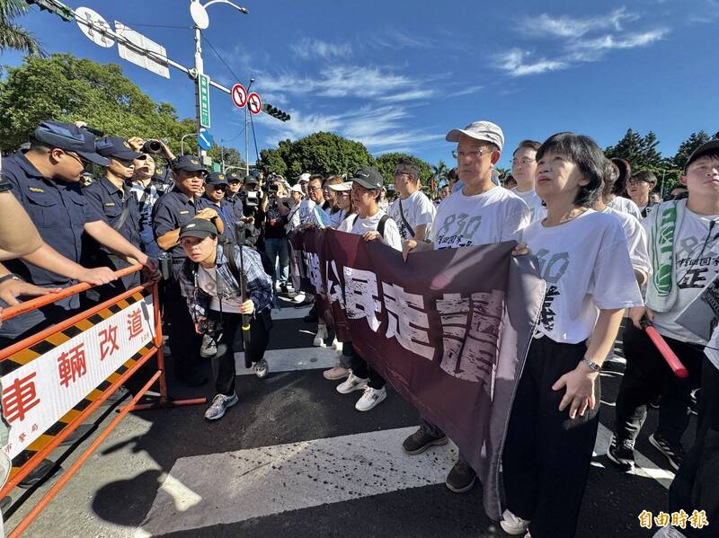 警政署探視「走讀」8受傷警 內政部：肯定第一線同仁維護社會秩序