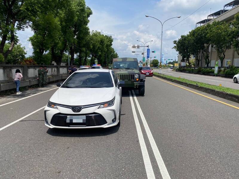 屏東監理站前忠孝路與廣勝路口 軍車追撞小轎車