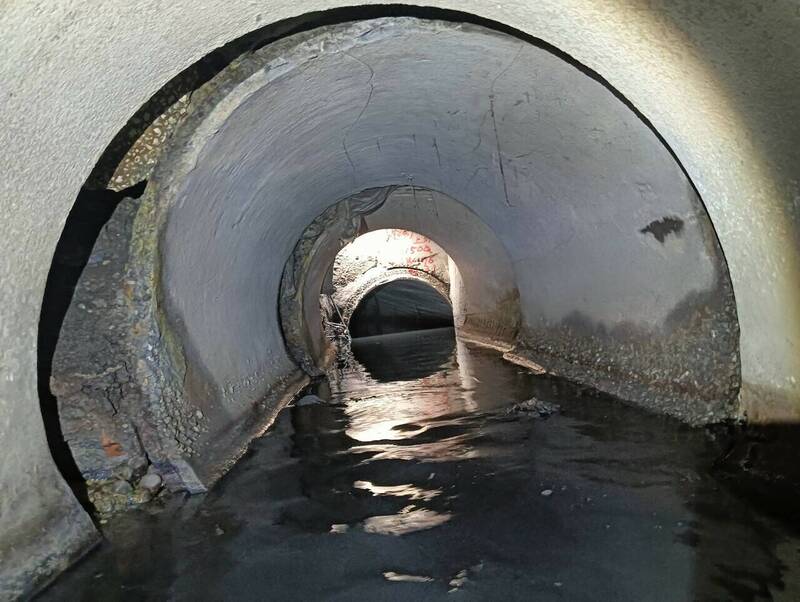 高雄龍虎塔前改善雨水下水道 汽車改道、明年5月底前完工