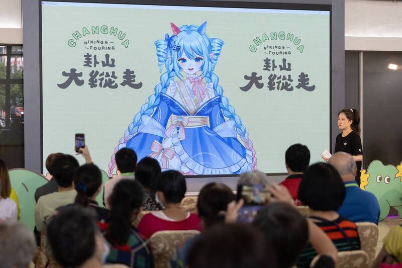 為了讓宅男宅女走入森林步道，彰化縣府首邀虛擬角色實況主VTuber星菓宣傳。（彰化縣政府提供）