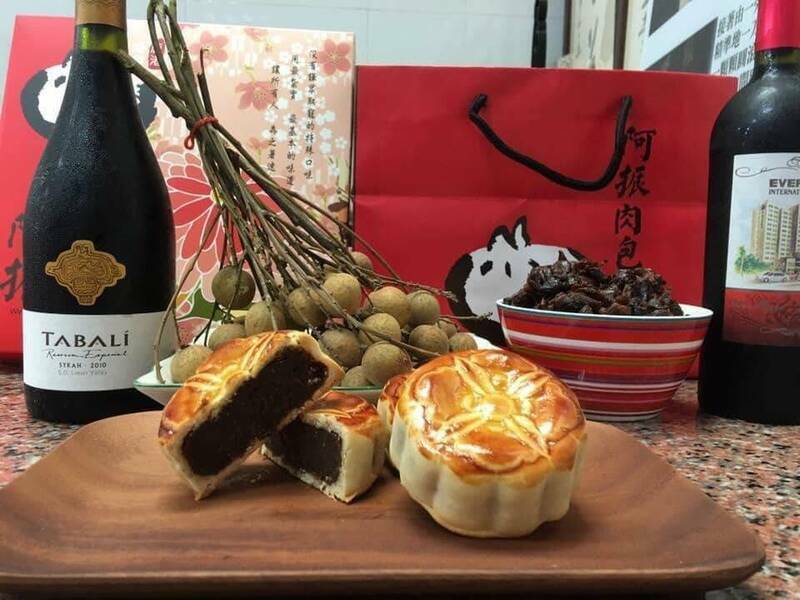 不是蛋黃酥！排隊名店「阿振肉包」賣中秋月餅 老闆全說了