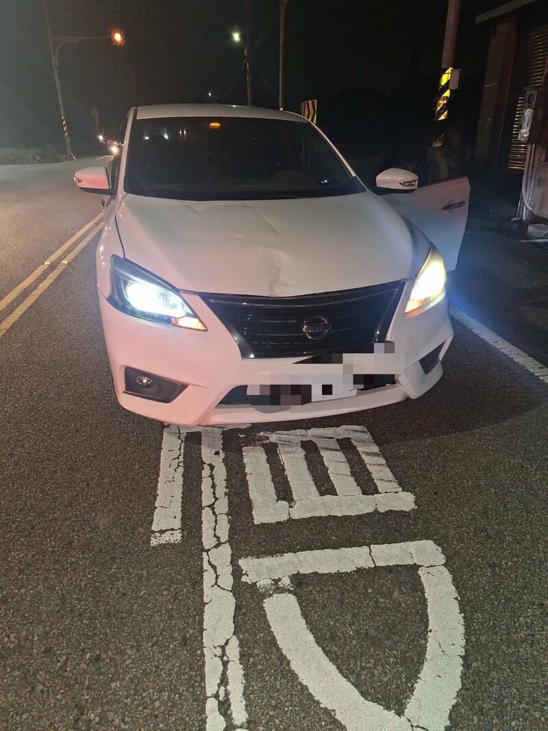 男子晚間穿越路口、轎車迎頭撞上 行人多處受傷送醫