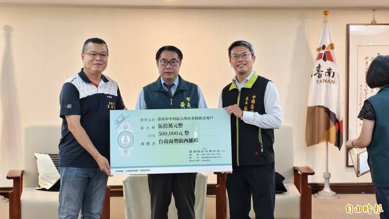 信仰凝聚愛心 台南西羅殿贈300萬助災民重建家園