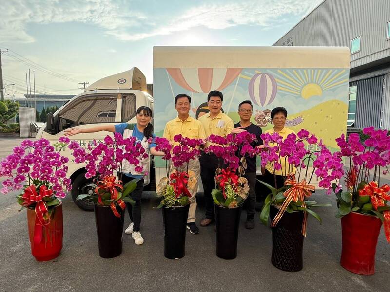 彰化家扶蘭花義賣快閃完售！ 15盆愛心4小時得2.3萬