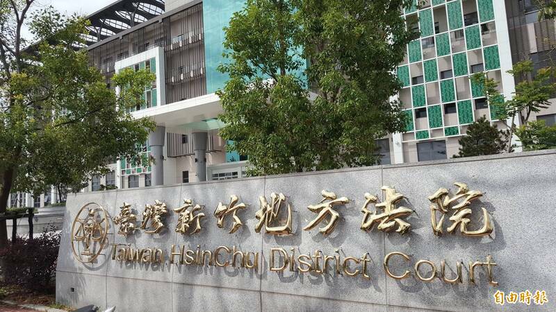 新竹男不爽鄰居  竟從3樓潑糞灑人庭院